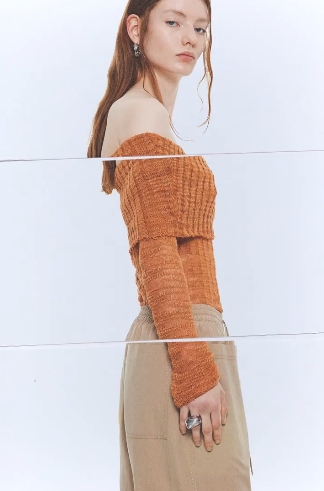 Fashion photo: Orange knit sweater look